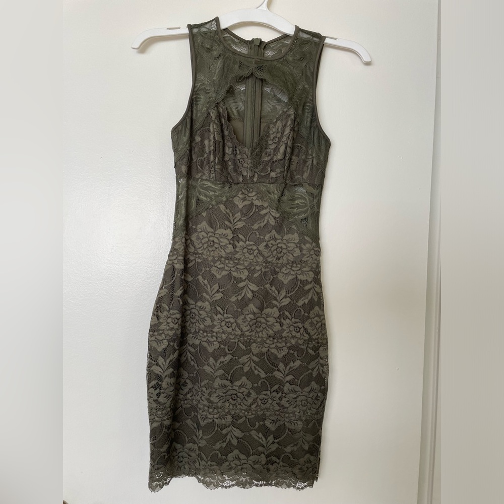Midi dress,flower print,olive green, SIZE XS, Guess, worn once, cut out chest.